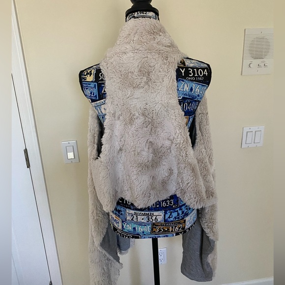 Fur vest - Picture 2 of 5